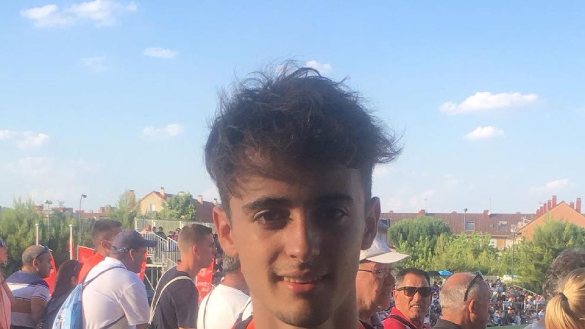 Aleix Porras i, a la dreta, Bernat i Arnau Erta, amb el seu pare.