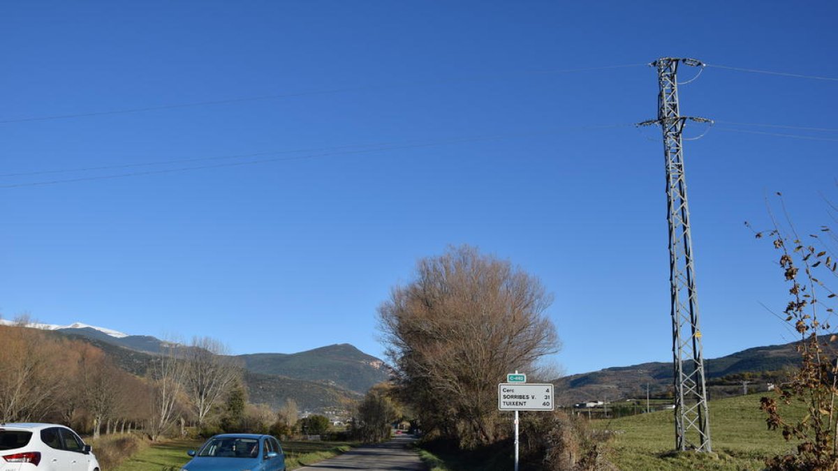 Una de las líneas peligrosas del término municipal de La Seu.