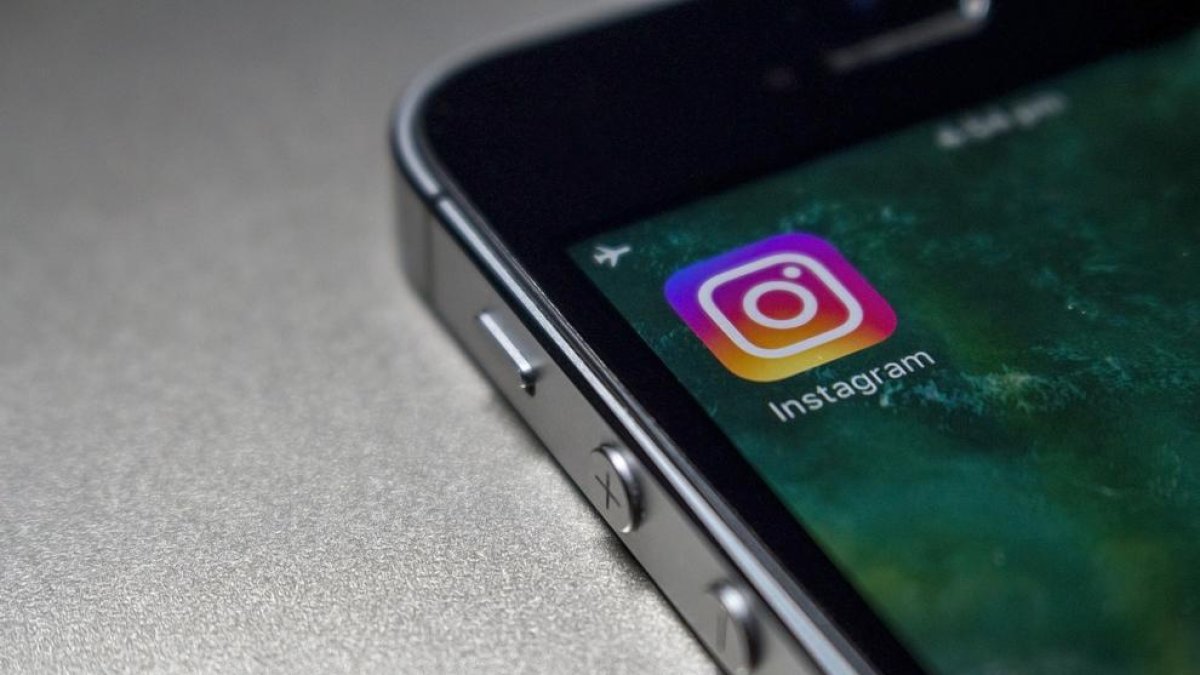 Un mòbil amb Instagram