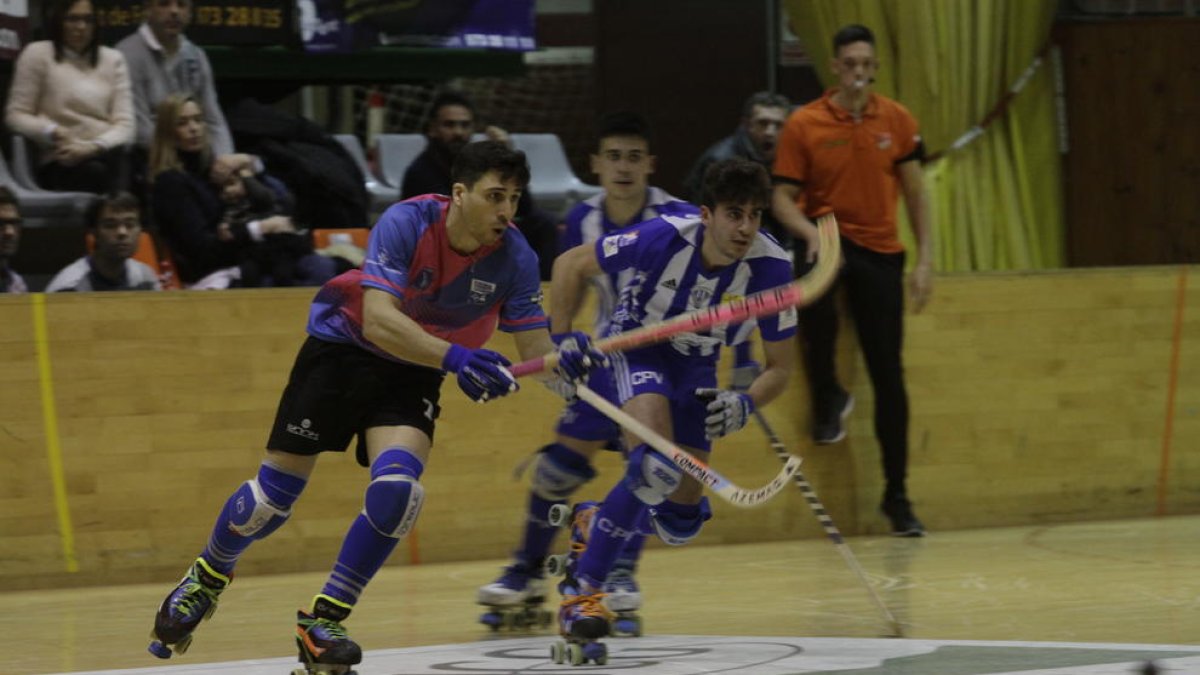 Maxi Oruste, que va anotar dos gols, en una acció del partit d’ahir contra el Voltregà.