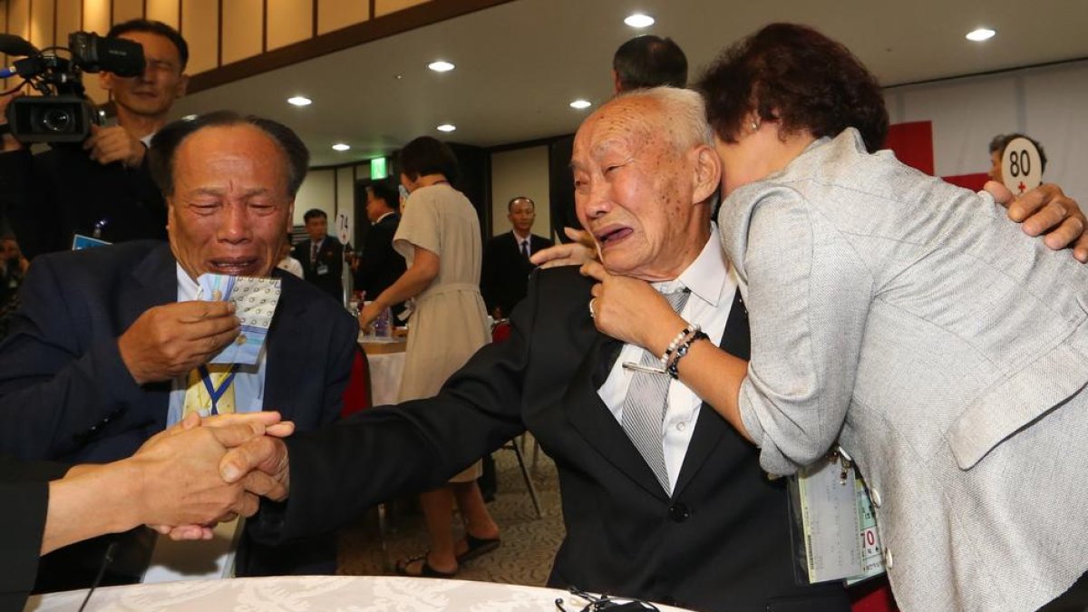 Emocionant nou retrobament de famílies entre les dos Corees