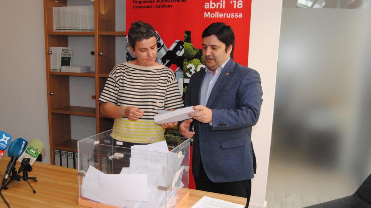 El sorteo de los 3.000 euros se llevó a cabo ante notario.