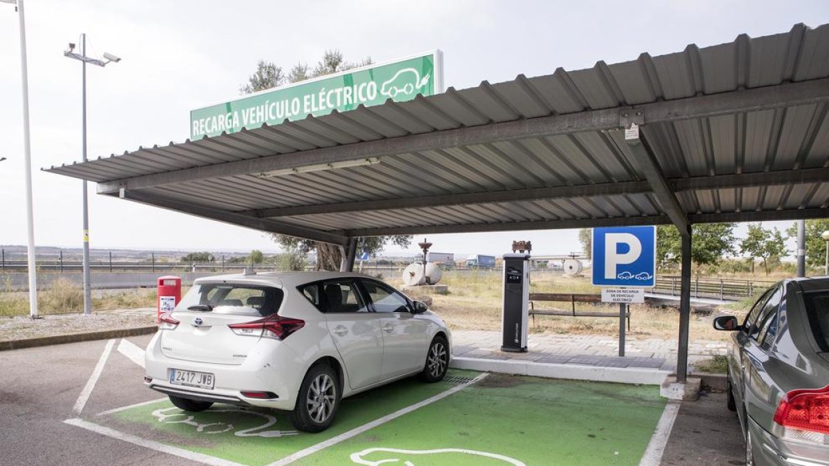 Los cargadores de coches eléctricos en Fonolleres.