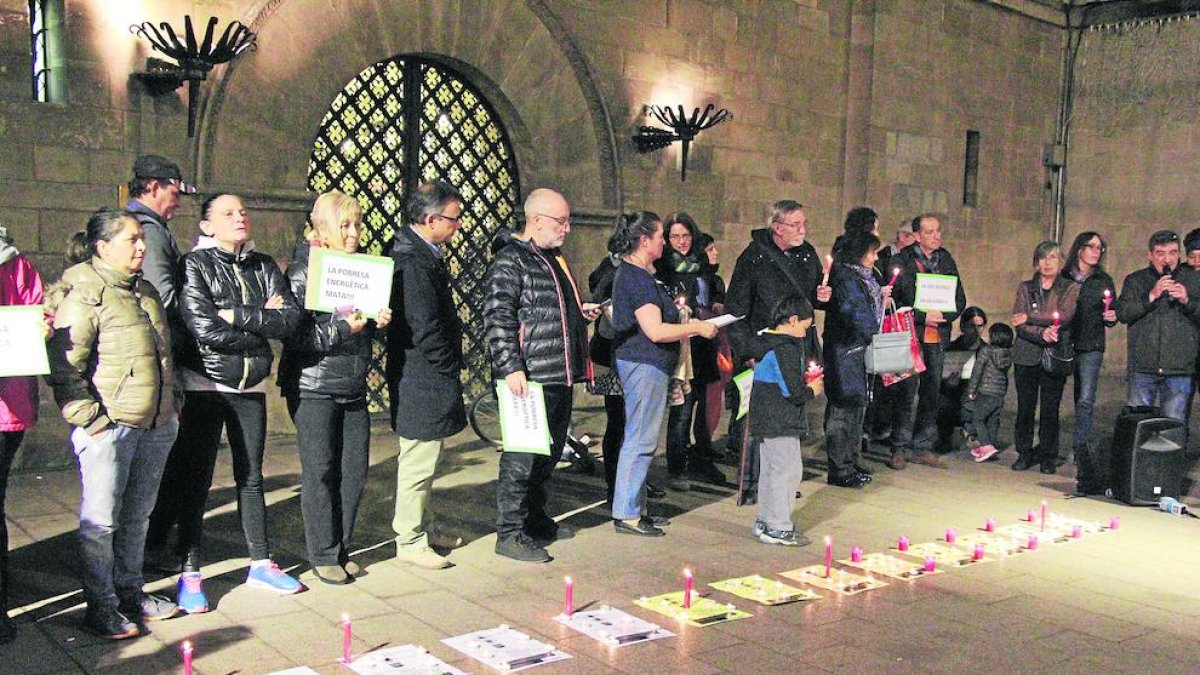 Imatge d’arxiu d’una concentració contra la pobresa energètica a Lleida.
