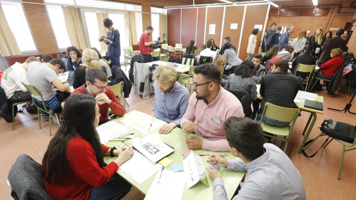 El campament d’emprenedoria a l’institut Torre Vicens.