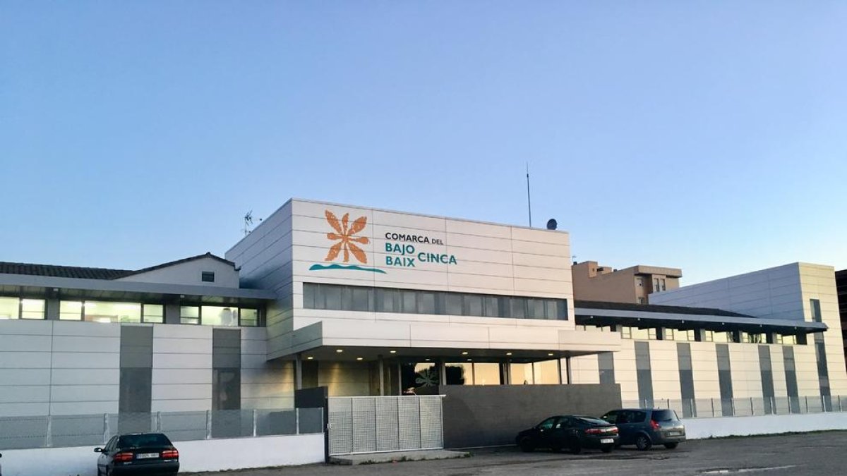 L’actual seu del consell del Baix Cinca que centra la polèmica que investiga el fiscal d’Osca.