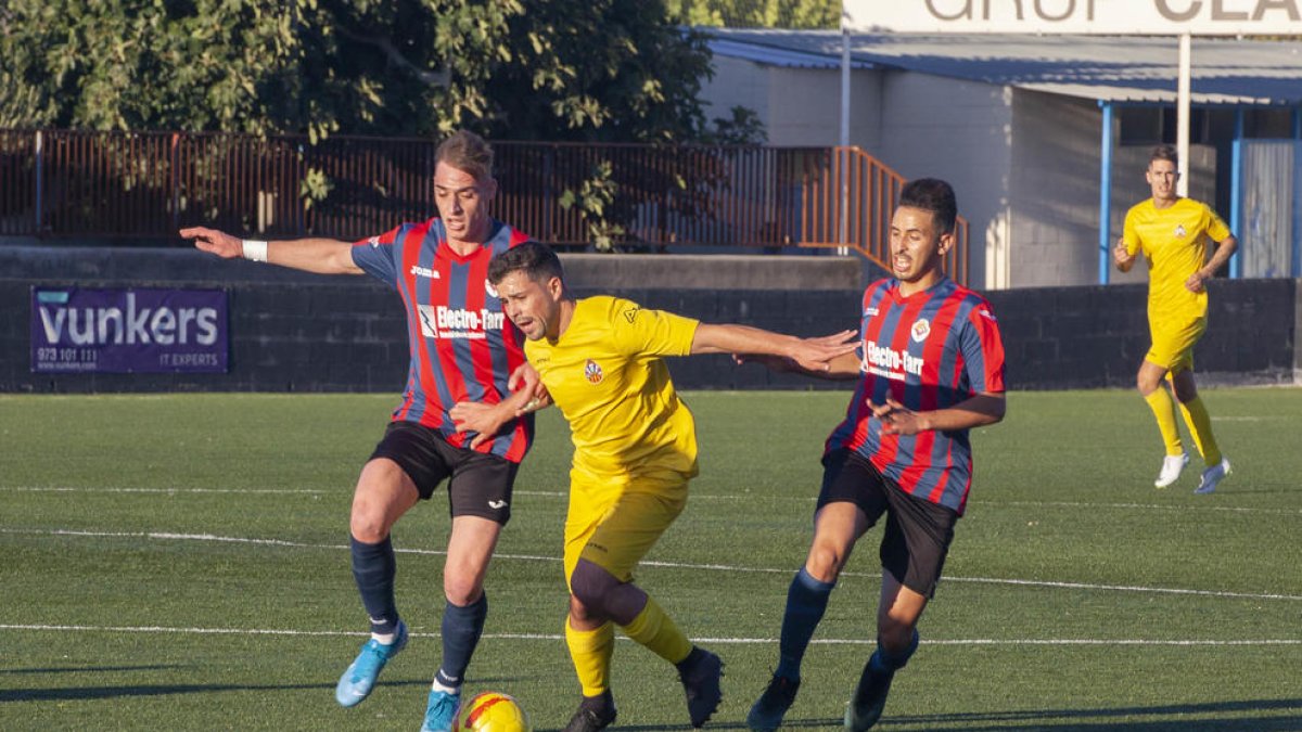 Una acción del partido jugado ayer en Tàrrega.
