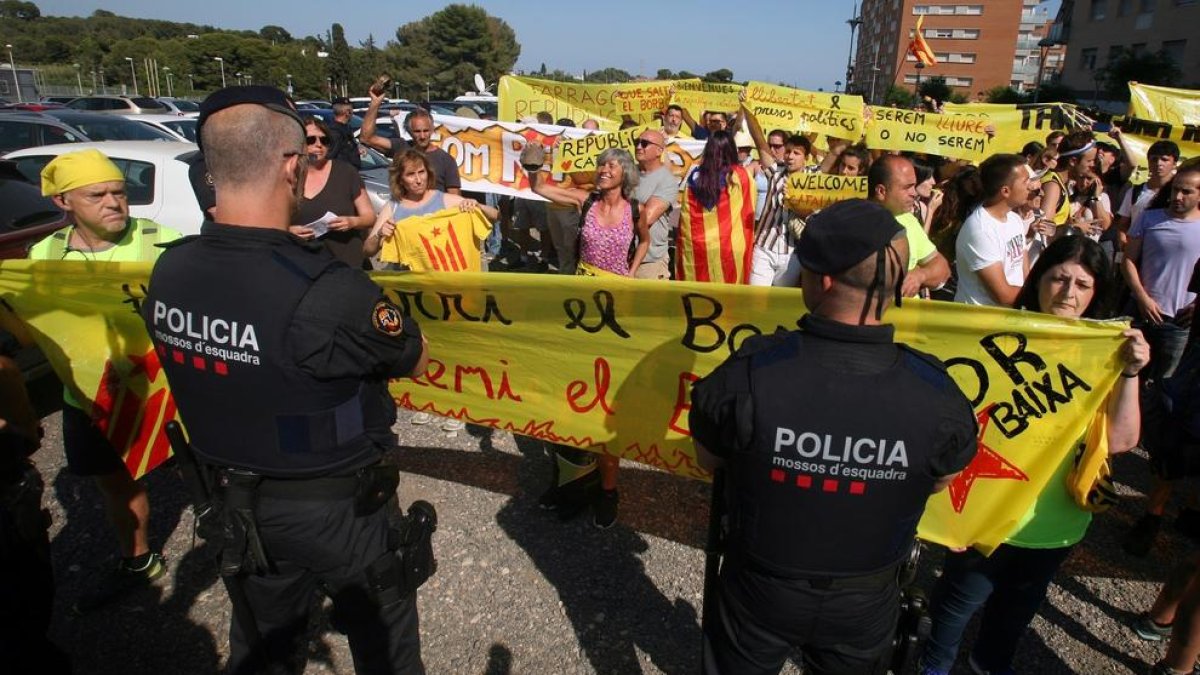 Torra s'afegeix a la concentració de l'ANC i Òmnium contra el rei a Tarragona