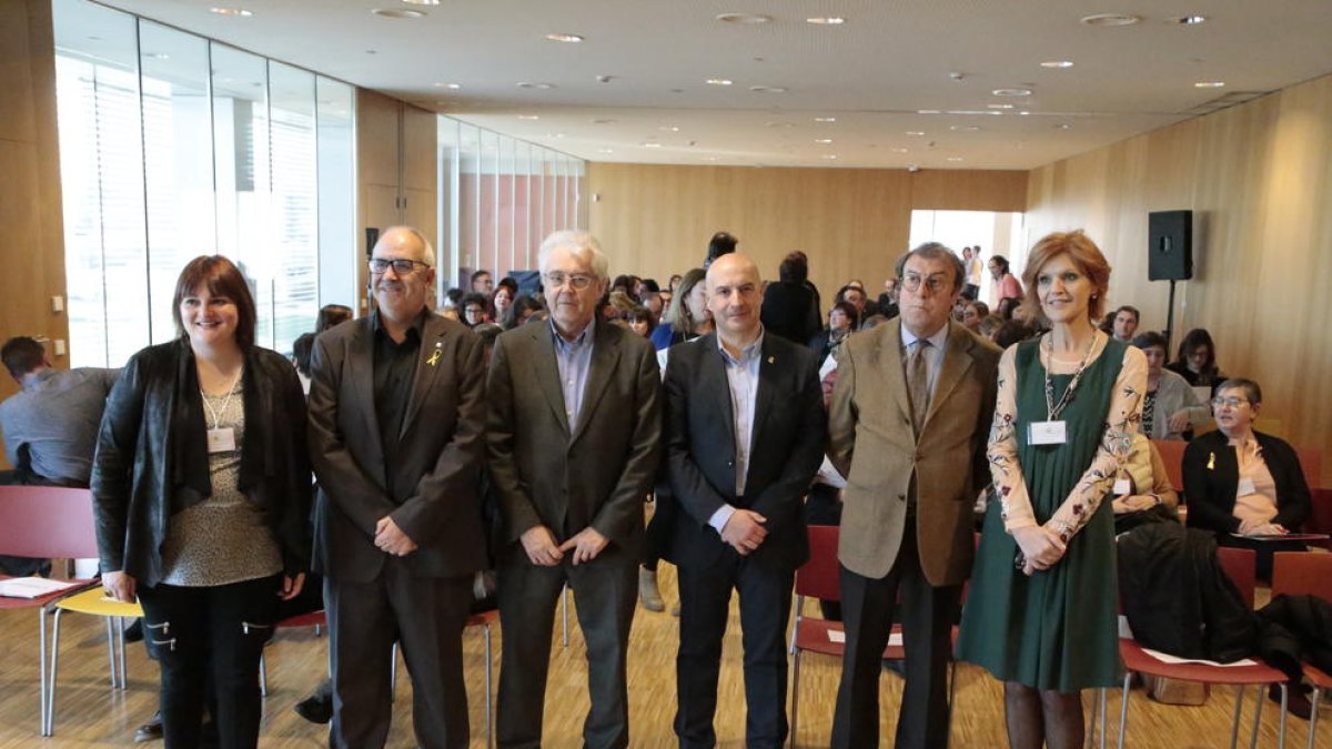 Ramón Térmens, tercer per l’esquerra, abans de la seua conferència.