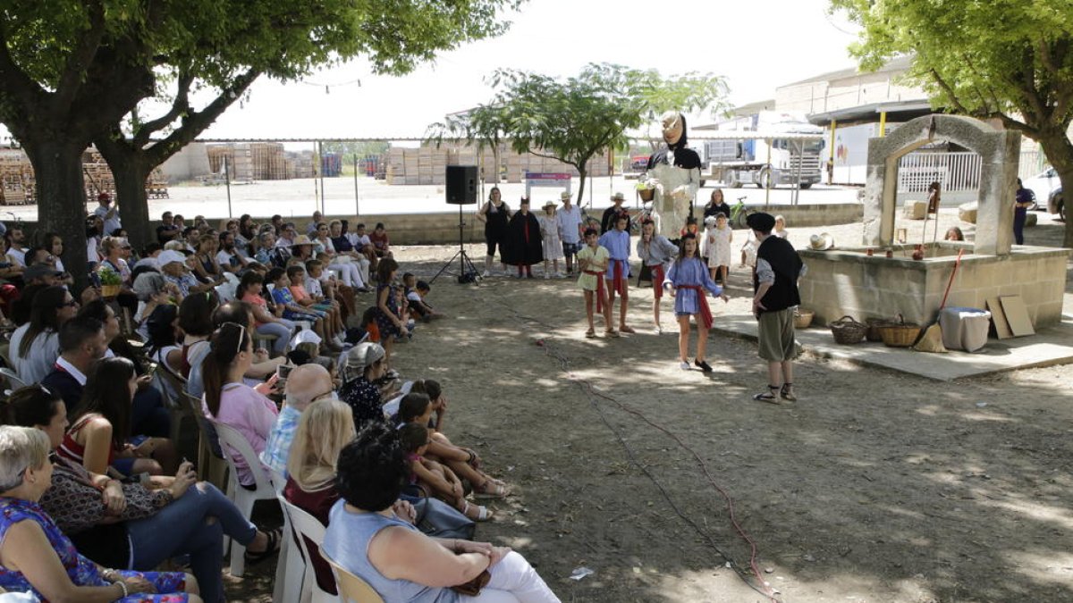 Alumnos de la escuela La Bassa representaron la leyenda.