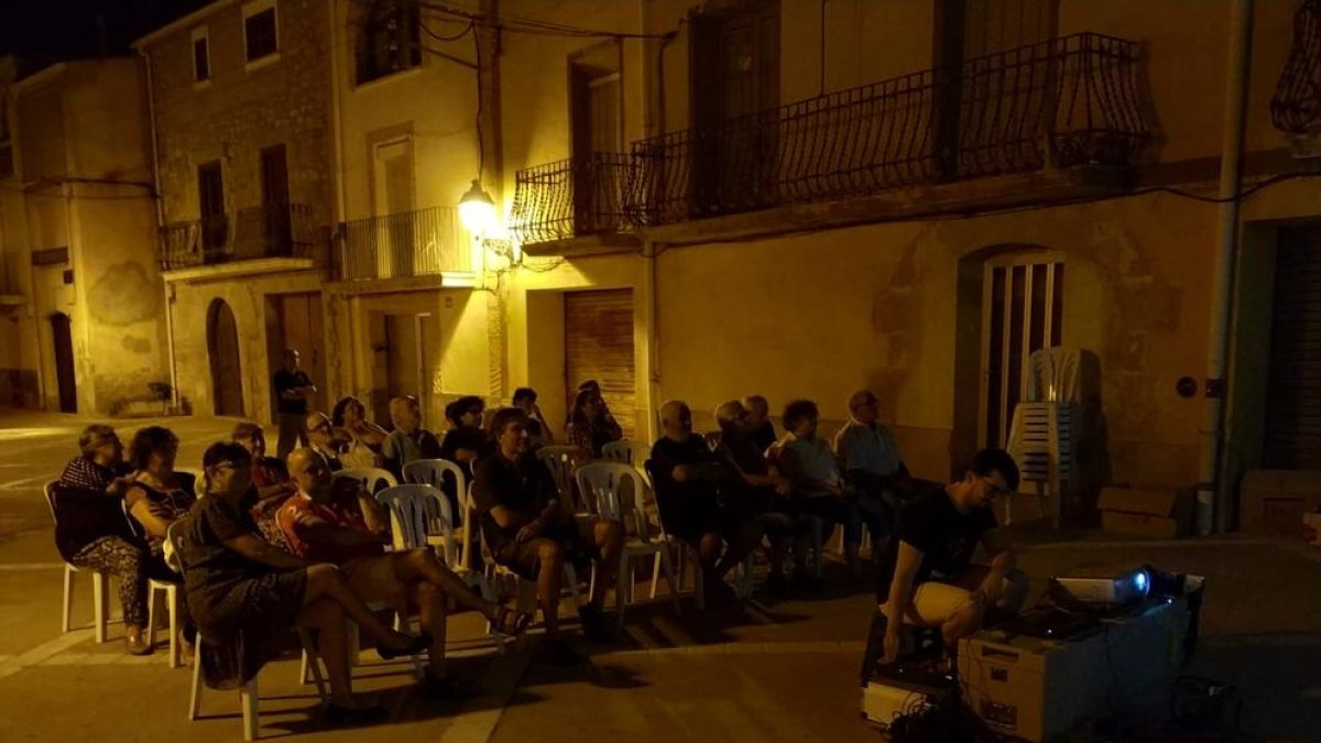Última sessió del cicle ‘Cinema a la Fresca’, la nit de dissabte passat a Puigverd de Lleida.