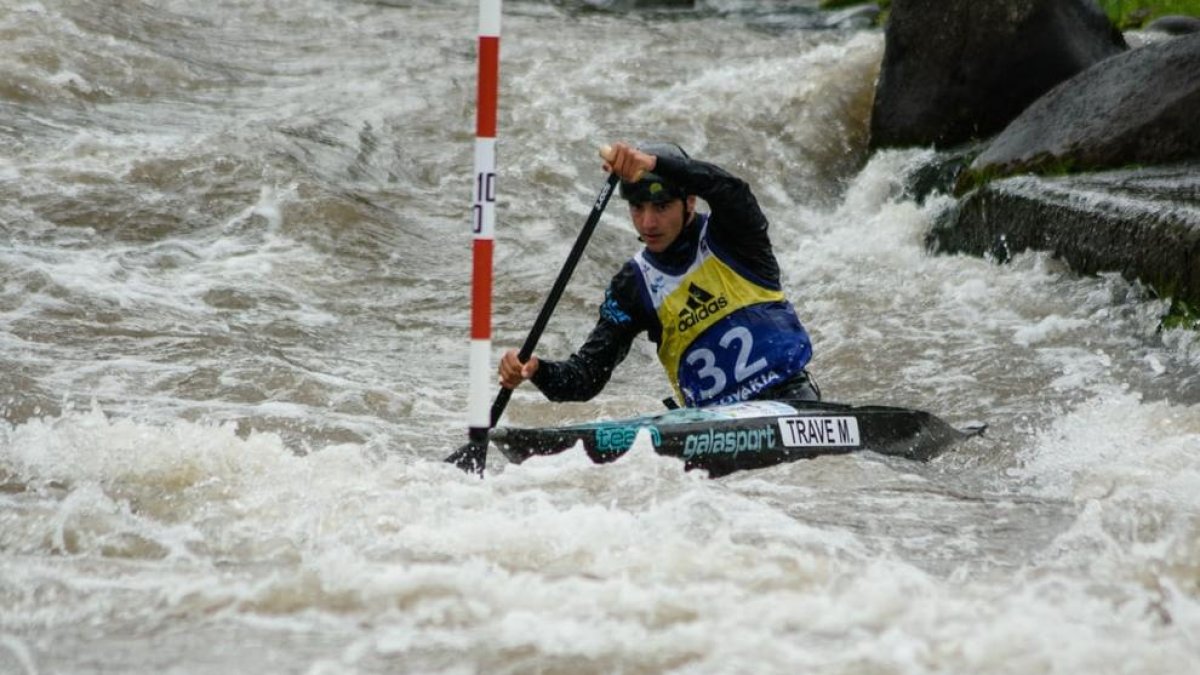Miquel Travé, en plena acció durant una de les dos baixes que va fer ahir al camp d’eslàlom.