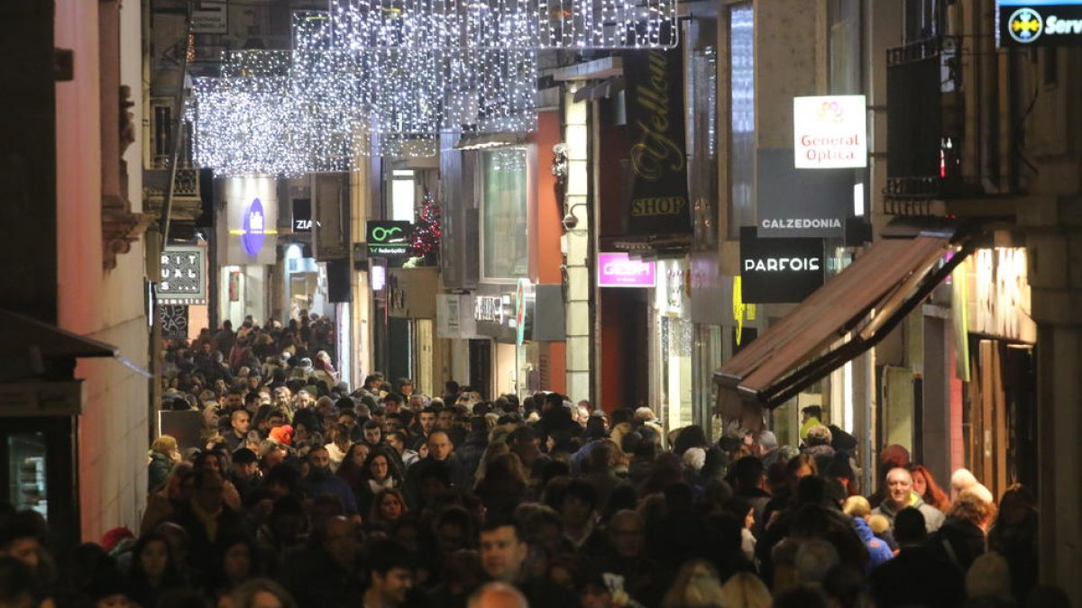 Imagen de archivo del Eix comercial de Lleida en Navidad.