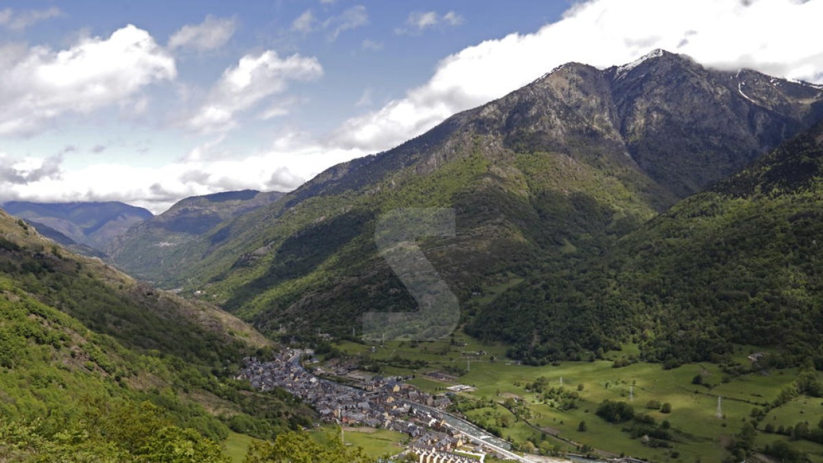 Una esllavissada talla 4 hores l'N-230 a Vilamòs