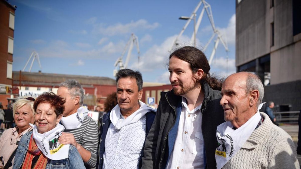 El líder de Podem, Pablo Iglesias, ahir, a Sestao, en una protesta pel tancament de la drassana La Naval.