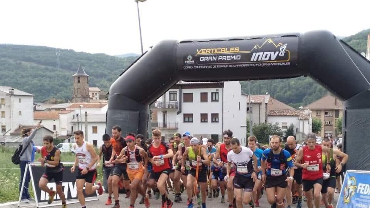 Els participants de la carrera, en els primers metres de la prova lleidatana.