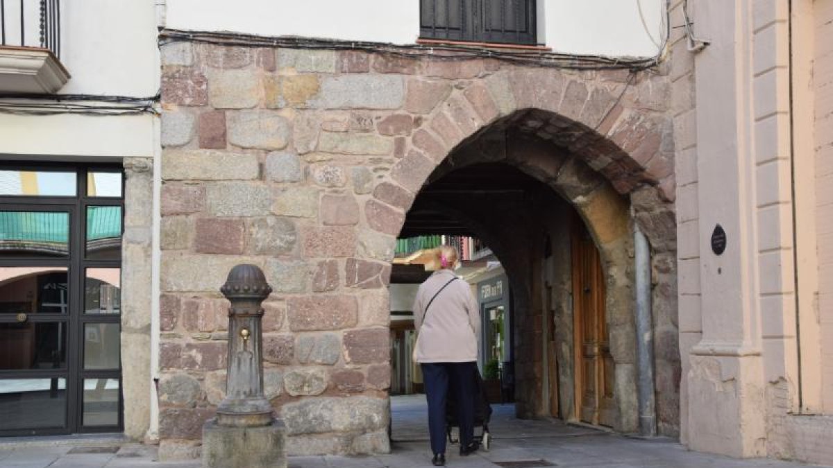 El portal Vell d’Andorra és un dels béns a protegir.