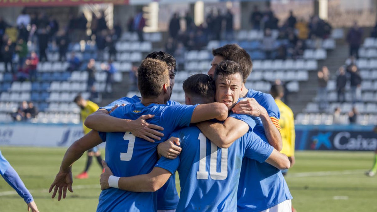 Els jugadors del Lleida celebren un dels gols marcats a l’Atlètic Balears.