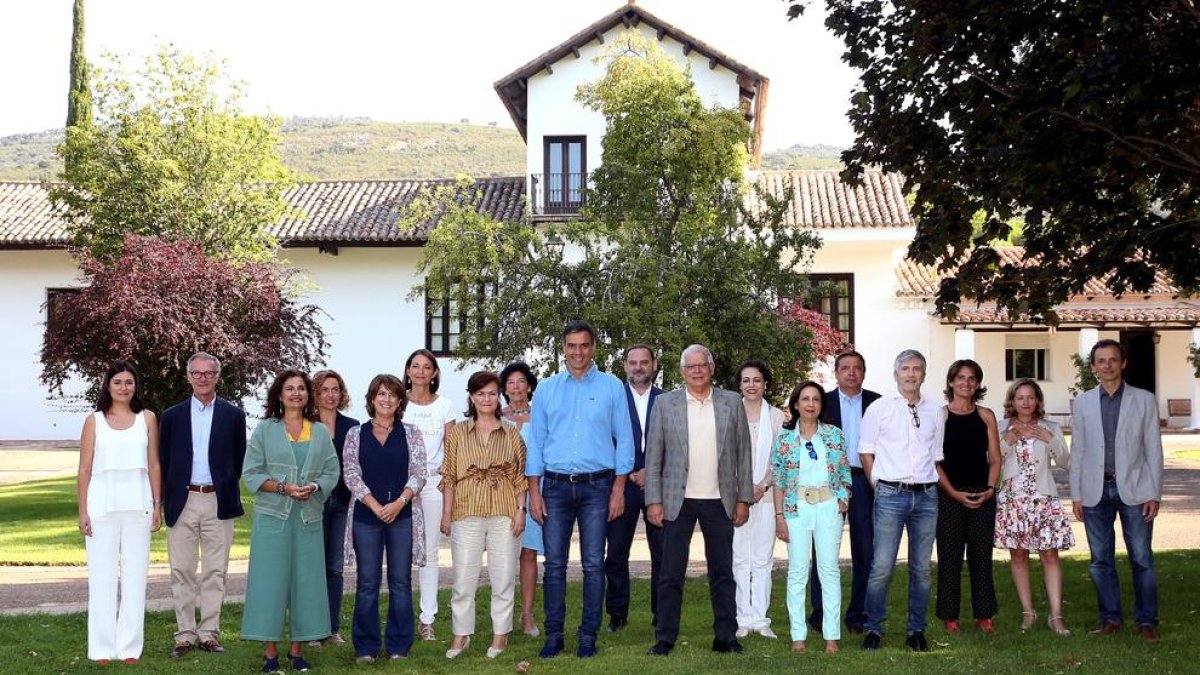Pedro Sánchez i els seus disset ministres, reunits ahir a la finca toledana de Quintos de Mora.