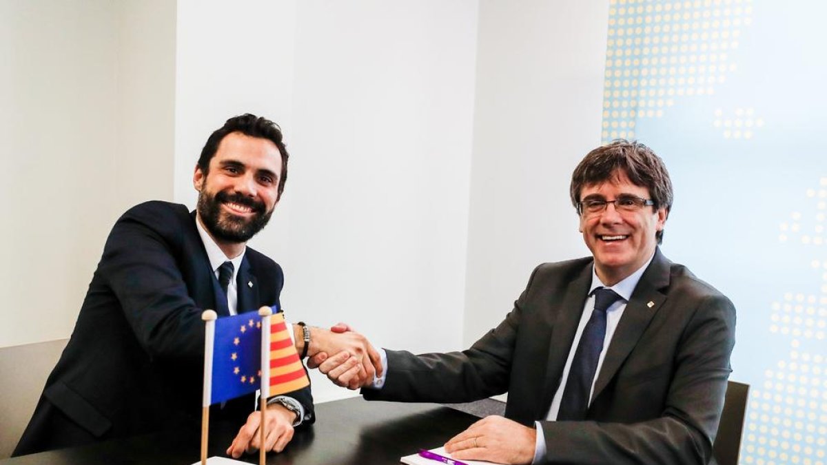 Torrent i Puigdemont es reuneixen a la seu d'Aliança Lliure Europea
