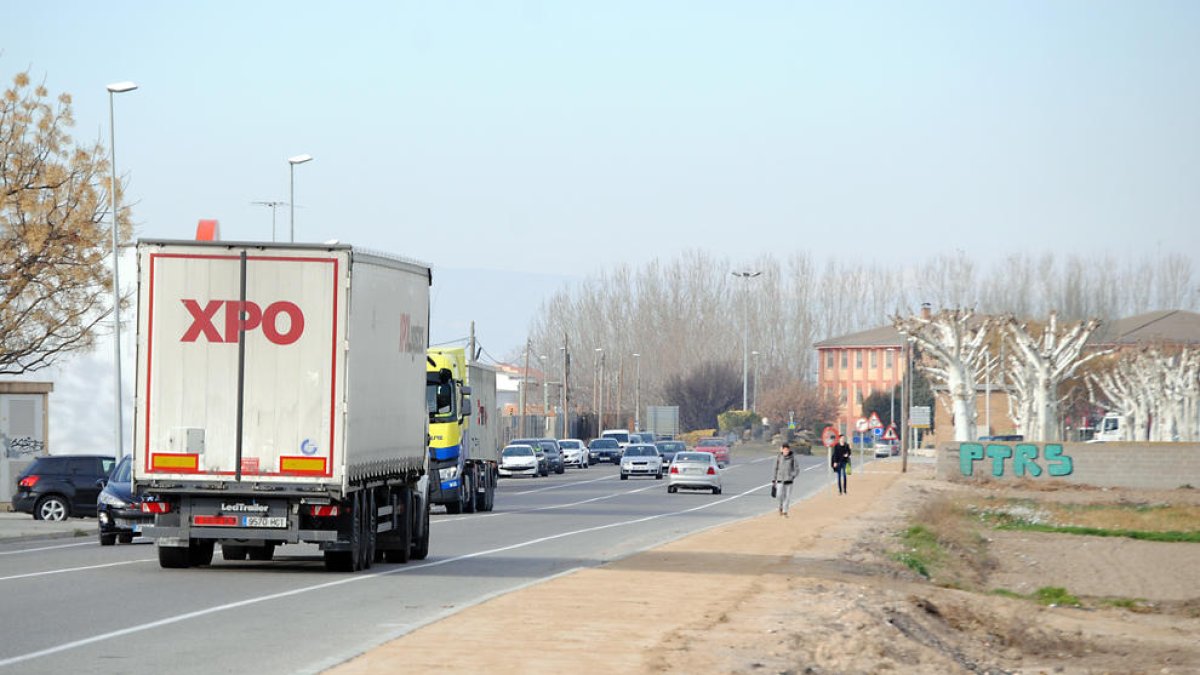 La via és freqüentada per estudiants de l’institut i veïns dels Negrals.