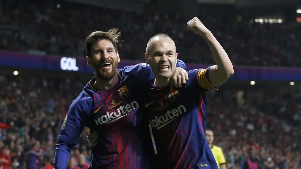 Leo Messi y Andrés Iniesta festejan el tanto que el manchego firmó en lo que puede ser su última final con la camiseta del Barça.