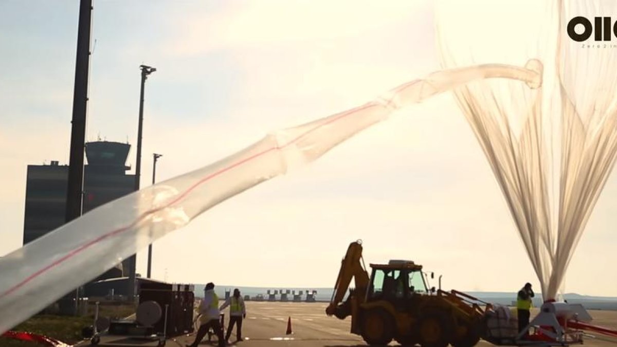 Assaig amb un model a escala real del globus de passatgers Bloon de la firma Zero 2 Infinity a Alguaire a començaments del 2017.