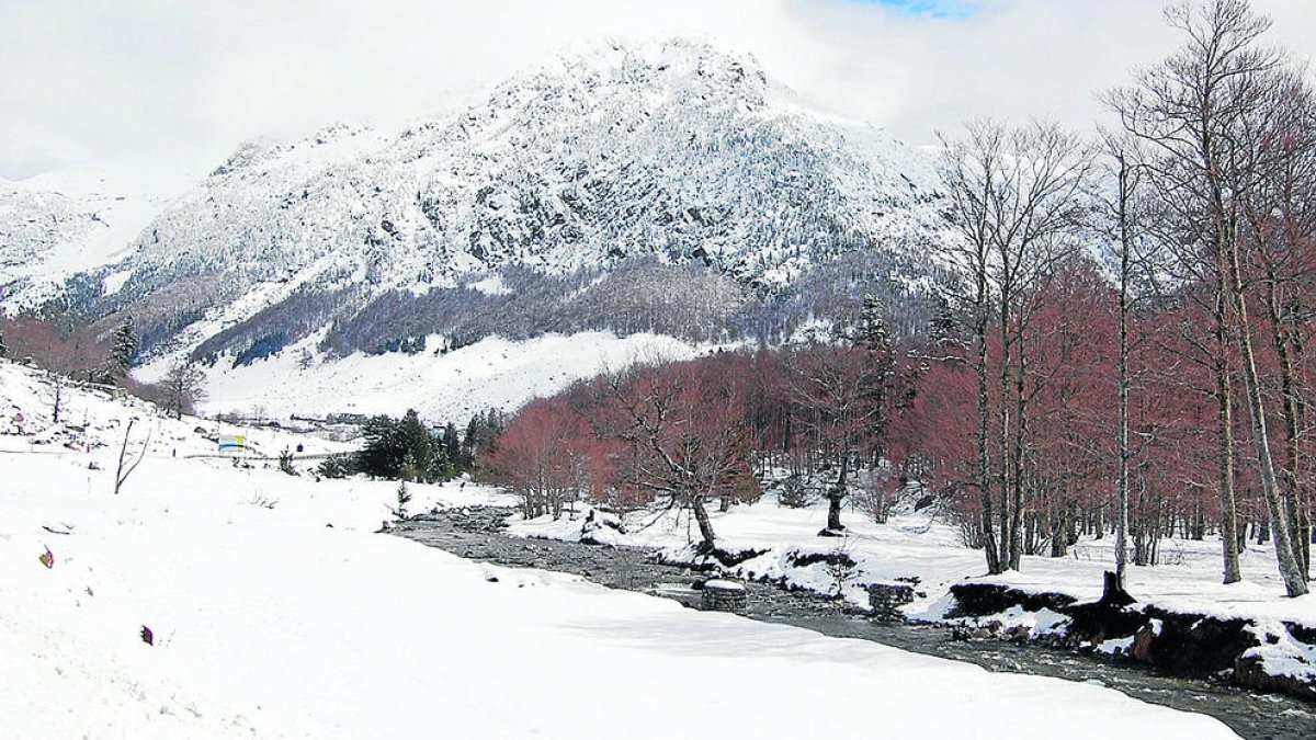 Dos esquiadors morts i un altre ferit greu en una allau a la Val d'Aran