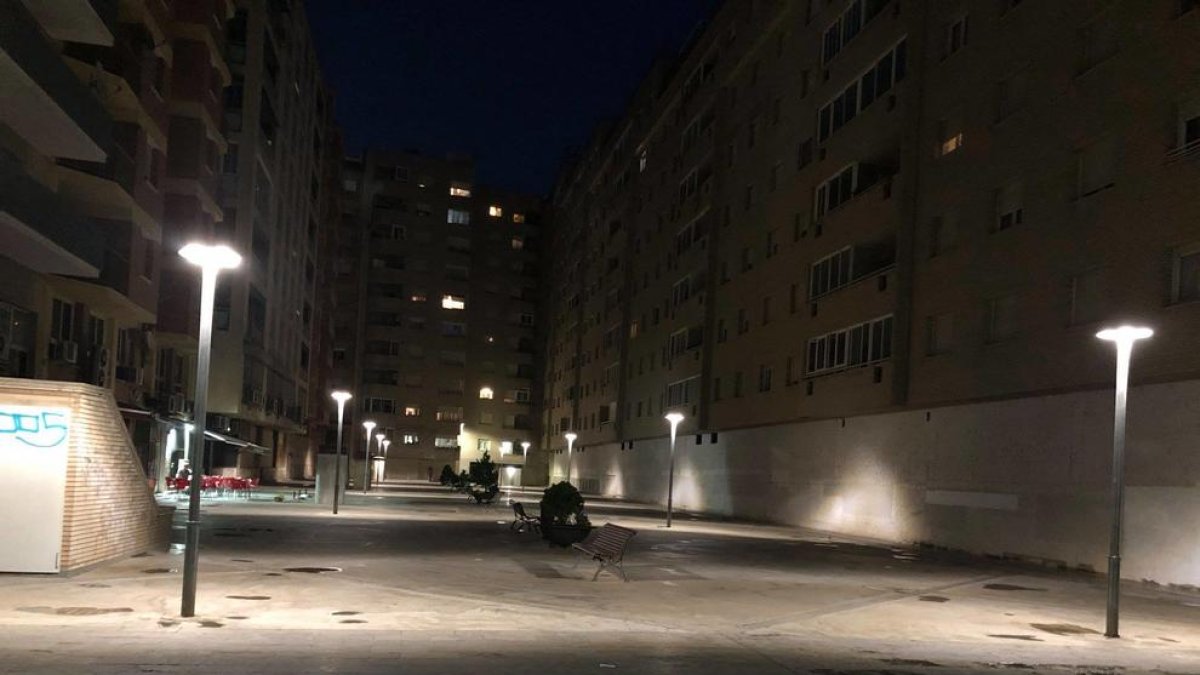 Satisfacción por las nuevas luces de la plaza Utxesa