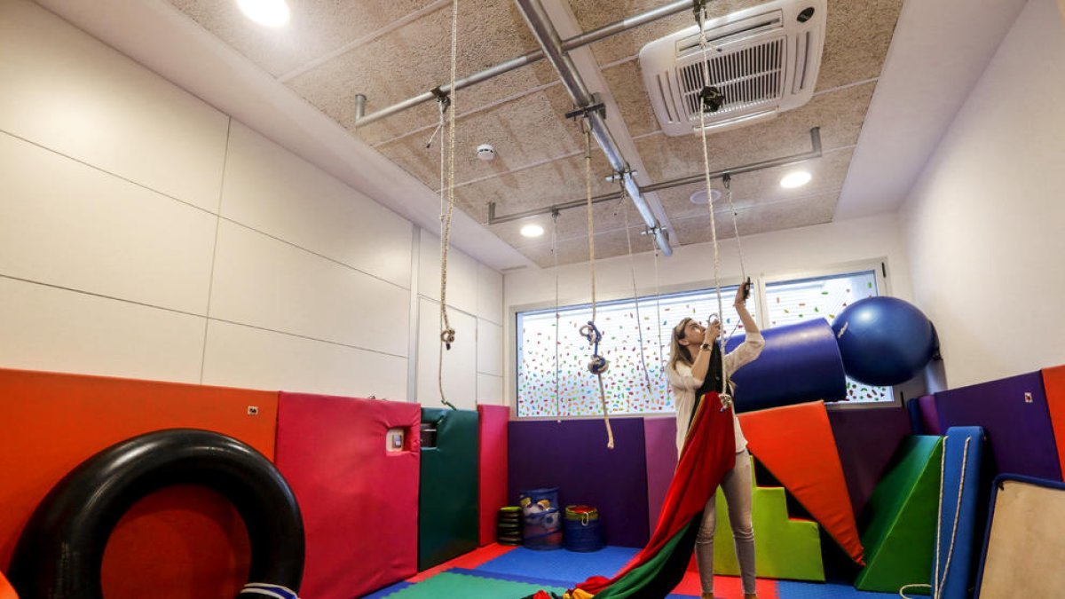 Vista de una de las salas dedicadas a la atención de niños y adolescentes en el área infantil-juvenil del Hospital Sant Joan de Déu de Lleida.