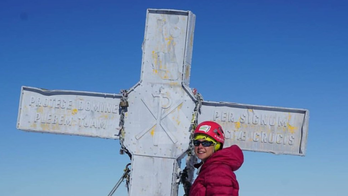 Eliminan el color amarillo de la cruz de l'Aneto