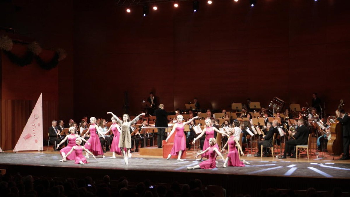 La Banda Municipal de Lleida i Arts Centre de Dansa, ahir.