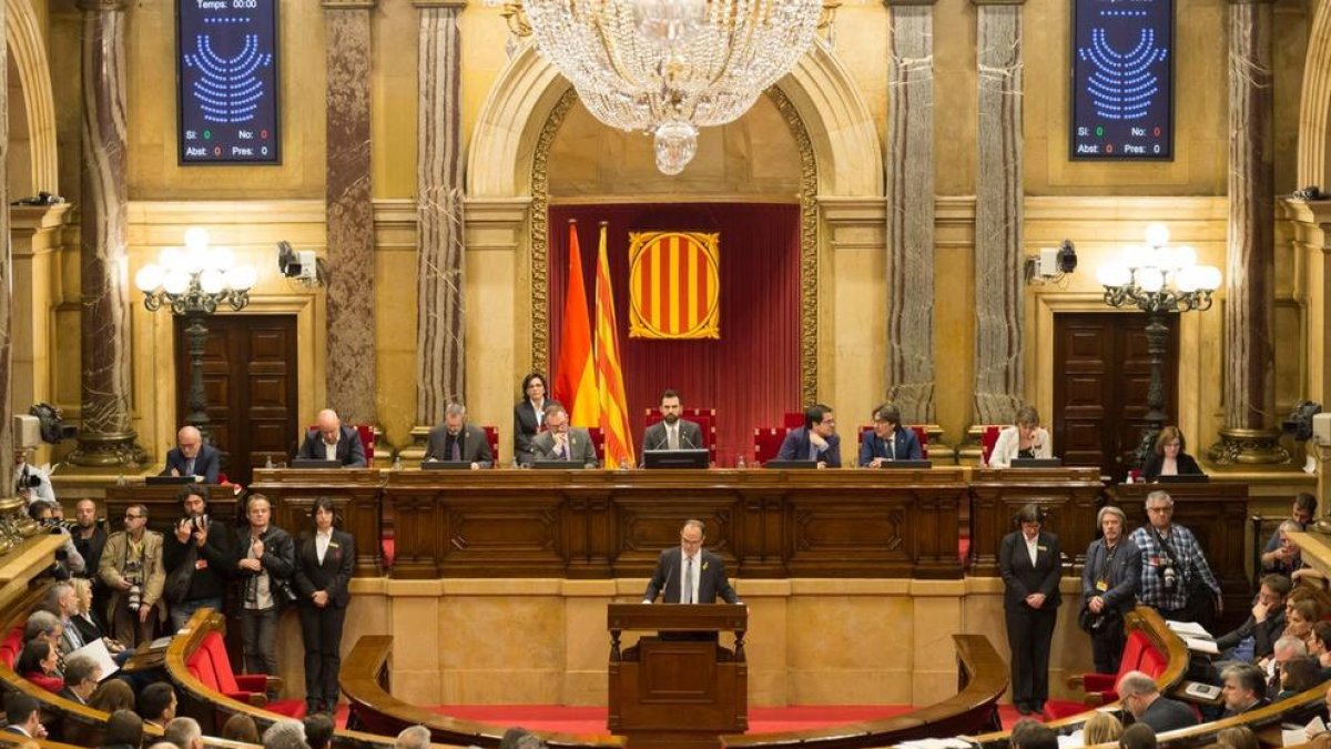 Turull, sense els suports necessaris per ser investit