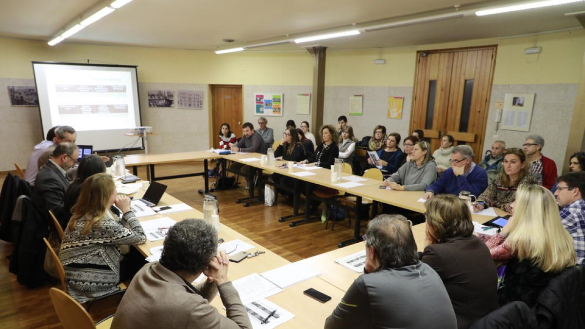 Reunió ahir del consell escolar municipal de Lleida.