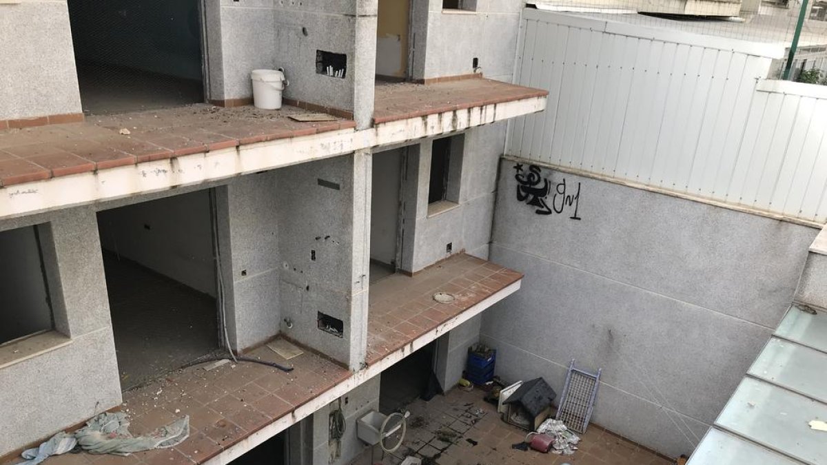 Imagen del bloque en la parte que da a Arnald de Solsona.