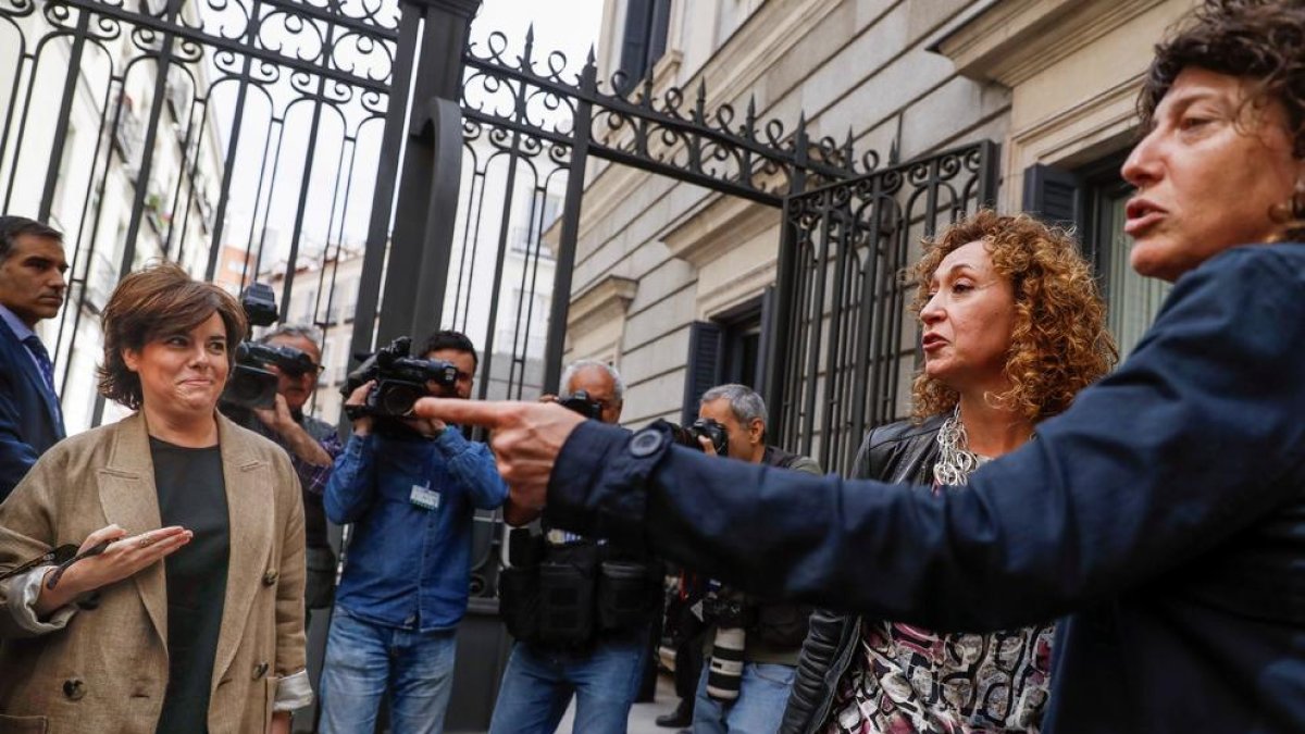 La vicepresidenta del Govern central al costat de les diputades al Congrés per ERC, la lleidatana Ester Capella i Teresa Jordà.