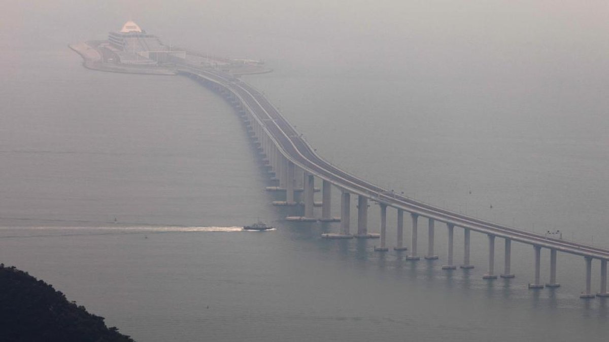 Vista del puente, que conecta Hong Kong y las poblaciones chinas de Zhuhai y Macau.