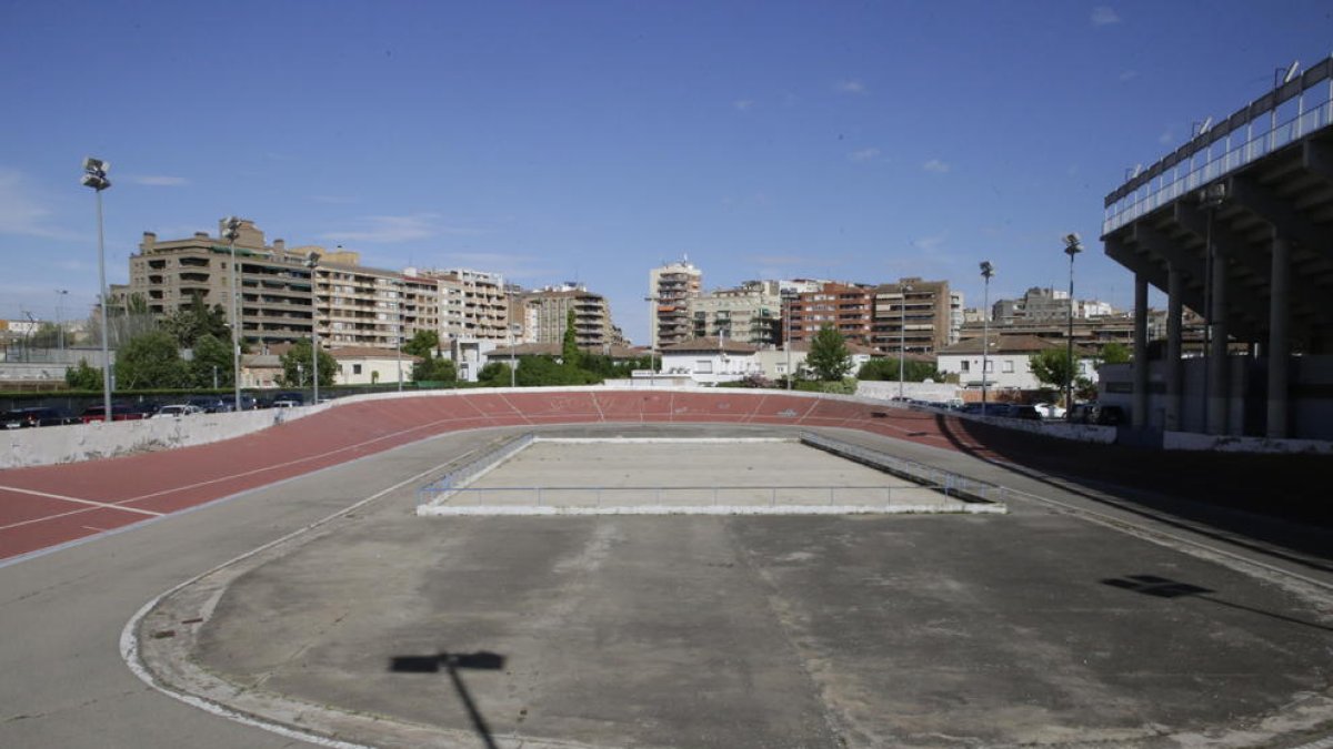 Vista general del velódromo con su recinto central.