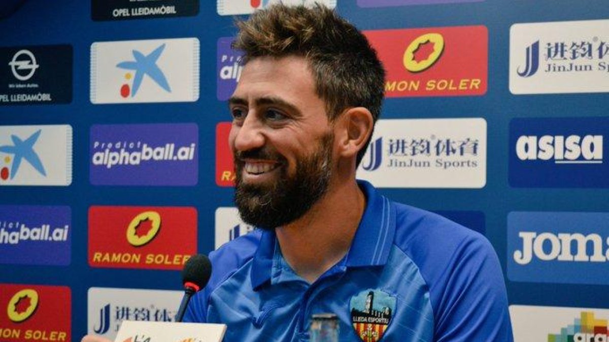 Molo ahir atenent els mitjans de comunicació.