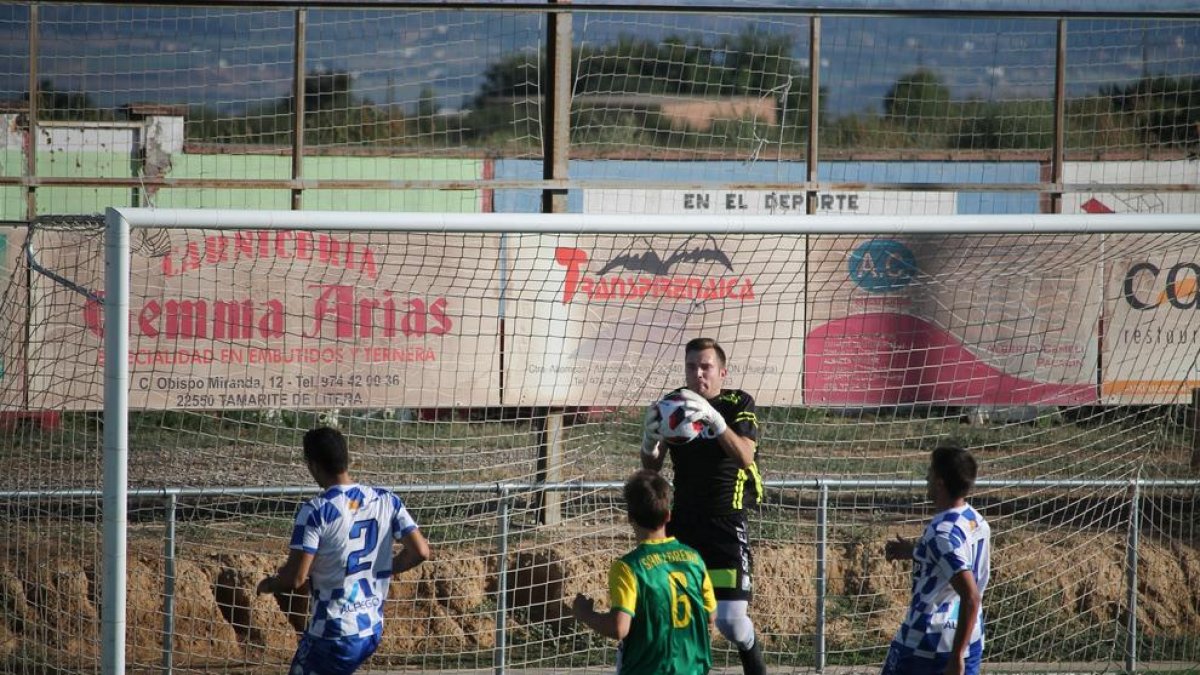 El Tamarit només va poder sumar un punt en la primera jornada malgrat dominar el partit.