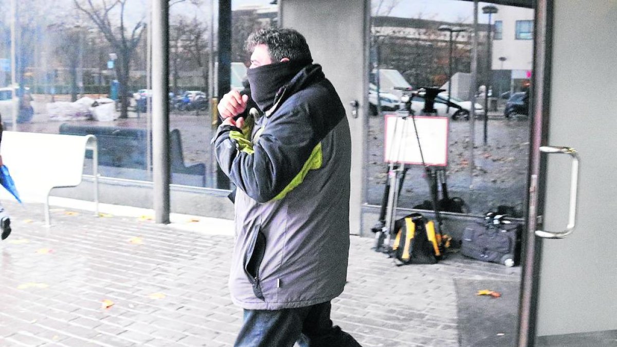 L’investigat ahir a la sortida el jutjat de Sabadell.