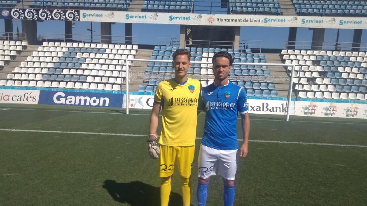 Josemi y Peeters, ayer en el Camp d’Esports durante su presentación.