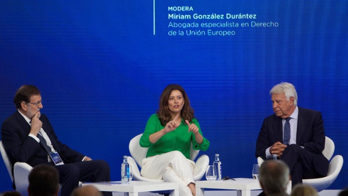 Un moment del debat celebrat ahir amb els dos expresidents del Govern.