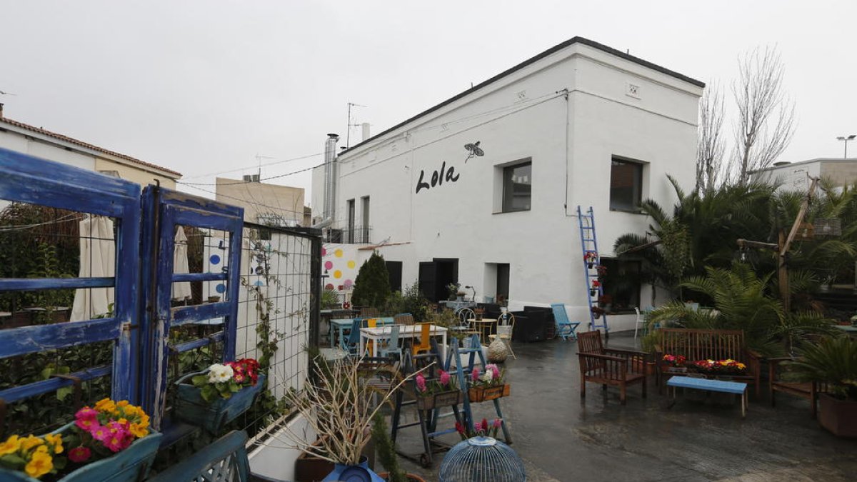 Imatge de l’edifici del Lola Más Sabores que ha comprat el Col·legi de Metges de Lleida.