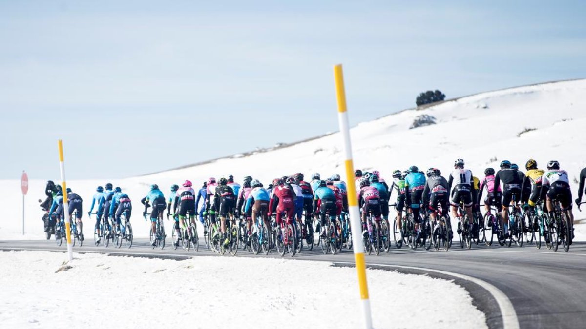 Un momento de la etapa de ayer de la Volta a Catalunya, que finalizó en La Molina.