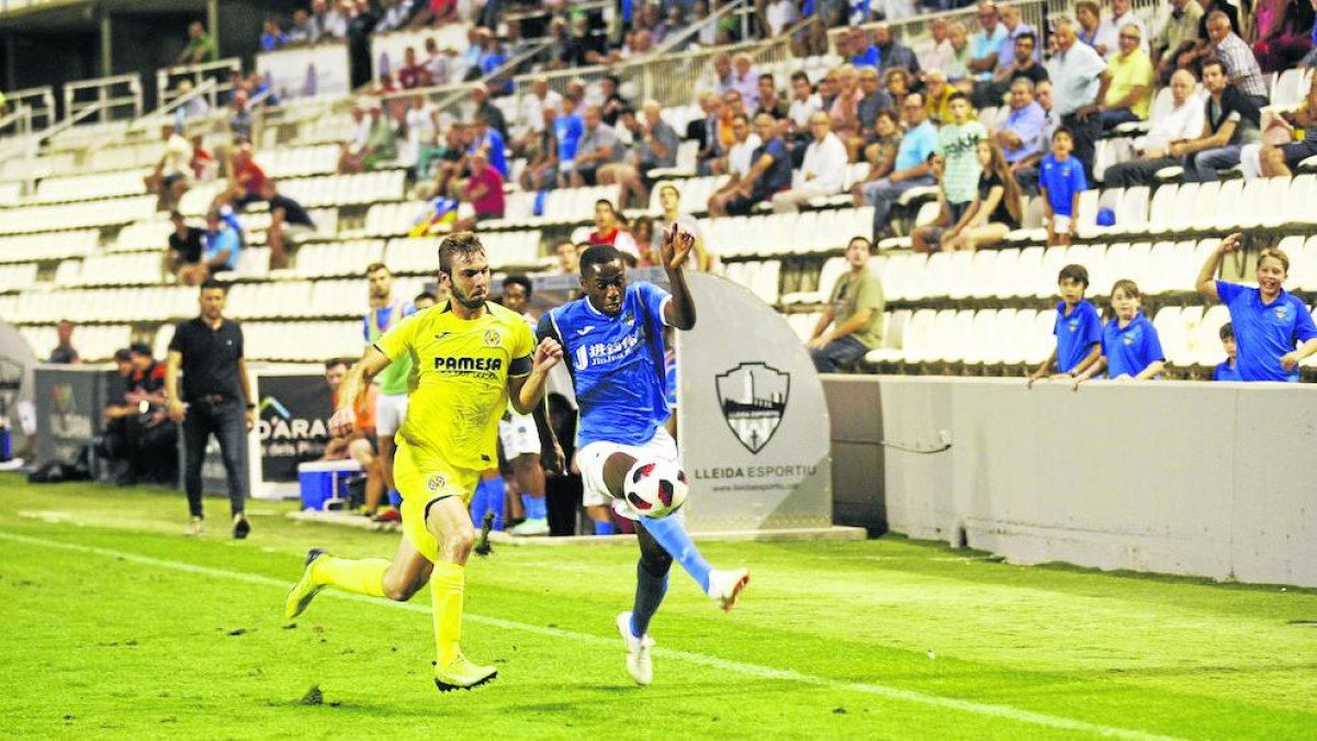 El canterano Alpha debutó ayer en Segunda B con el Lleida.