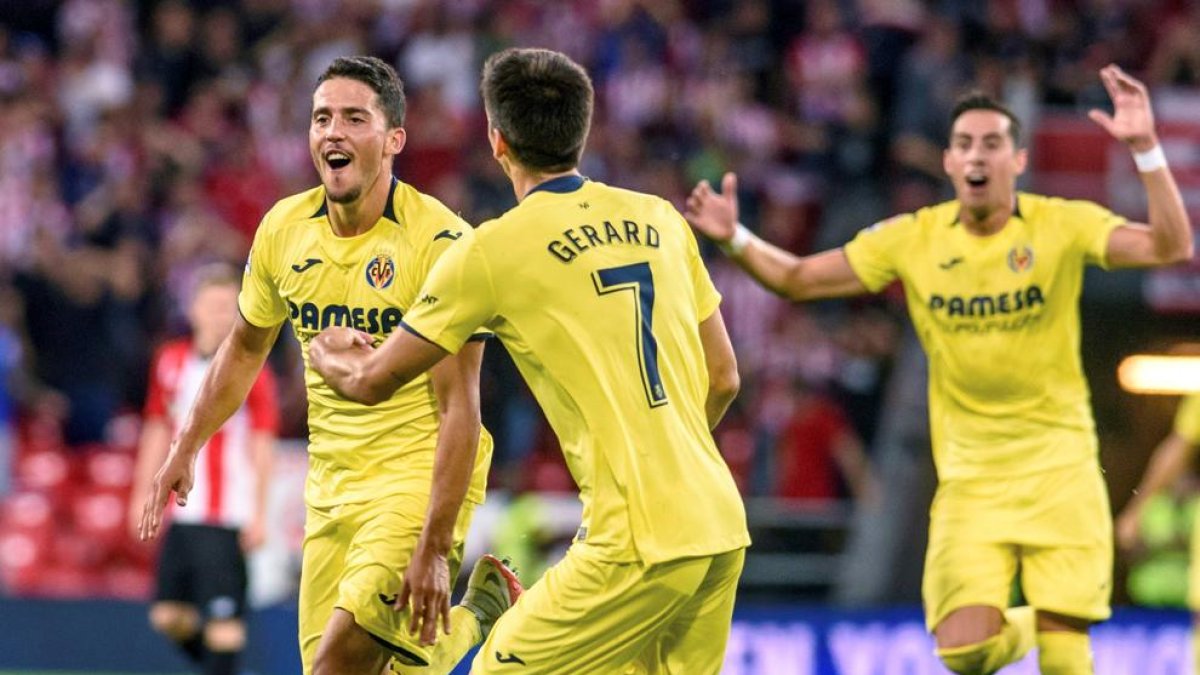 Los jugadores del Villarreal celebran el gran tanto de Fornals.