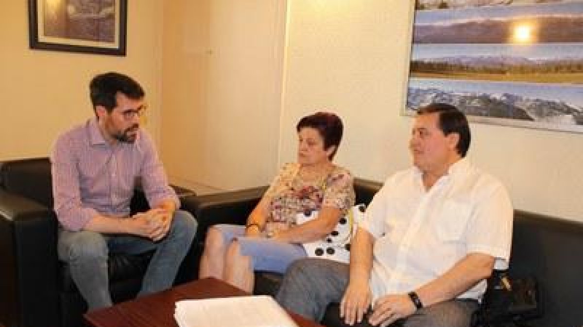 La reunió dels representants del col·lectiu amb l’alcalde.