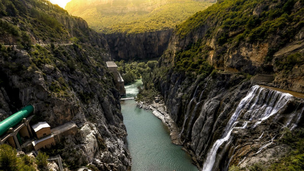 Pantans al límit de la capacitat i el cabal vessa a Camarasa