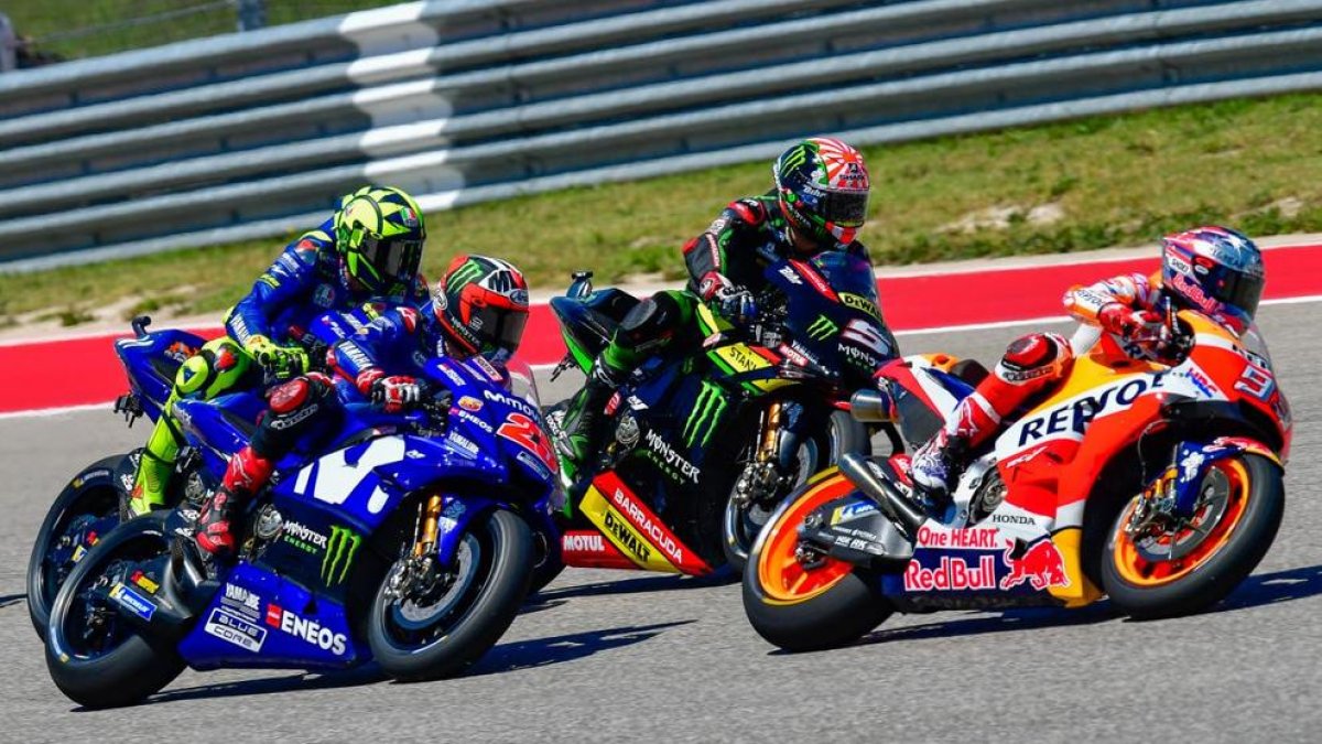 Màrquez va agafar la sortida com un míssil i va avantatjar després del primer revolt Johann Zarco i Maverick Viñales, i poc després va fer el mateix amb Andrea Iannone per distanciar-se.